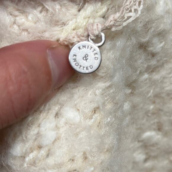 Knitted & Knotted white soft sweater, cropped, size large but fits a S-L - Picture 3 of 9